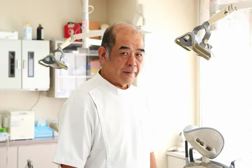 岩崎矯正歯科 院長 岩崎 利員